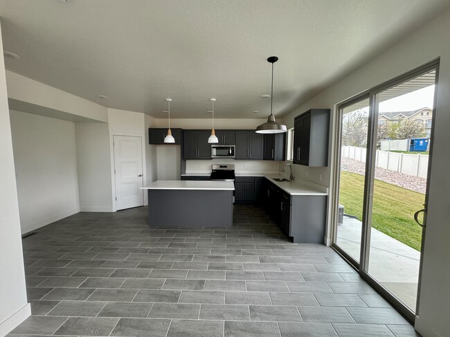 Building Photo - 172 W Autumn Ln