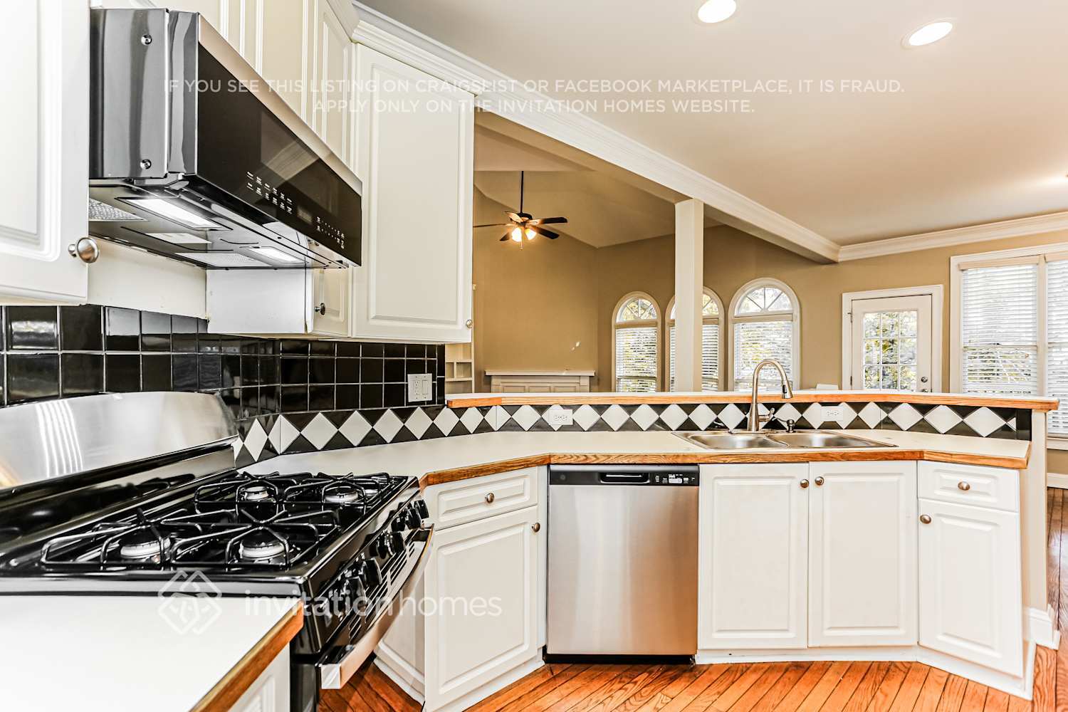 Building Photo - 2205 Thicket Ct