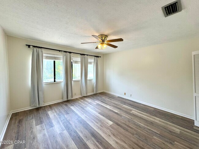 Building Photo - 300 Cherry St