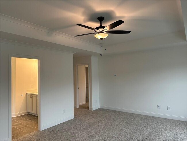 Building Photo - 2955 Vinca Dr