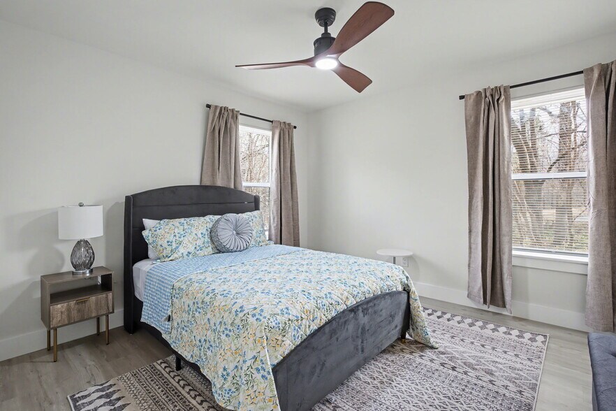 Building Photo - 9345 Rocky Woods Dr