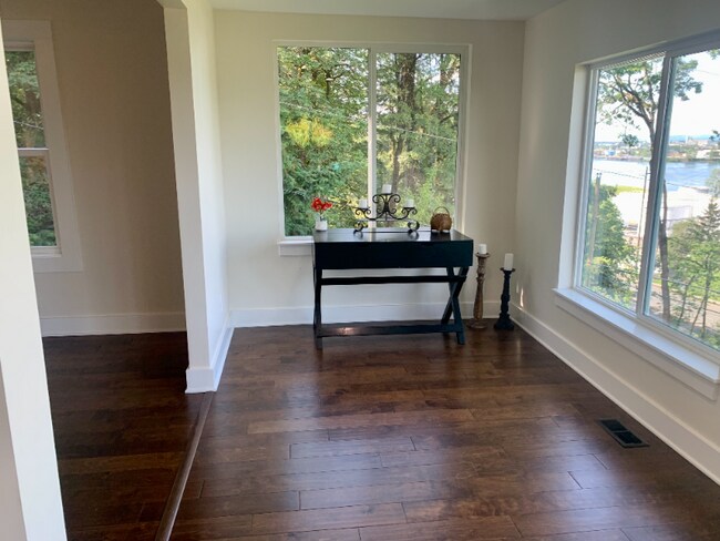 Building Photo - 9750 NW Rosaria Ave