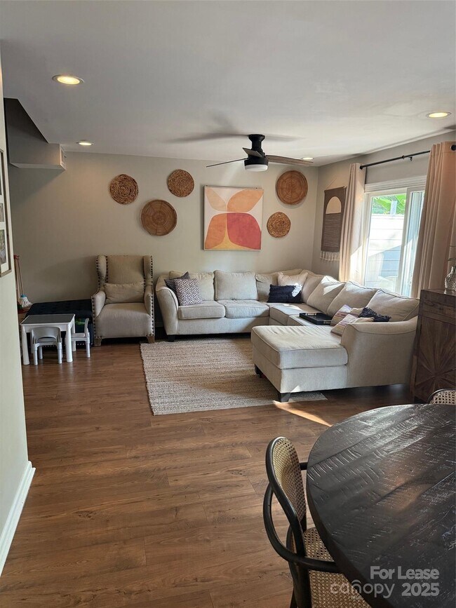 Building Photo - 7623 Mariner Cove Dr
