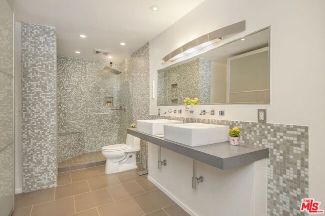 Building Photo - 8535 W Knl Dr