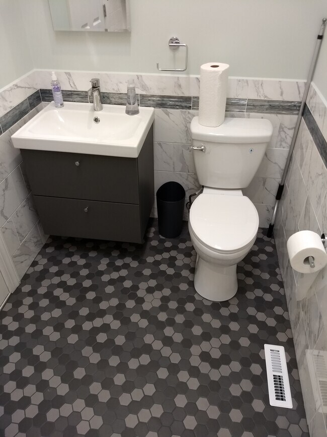 Building Photo - 5836 Alter St