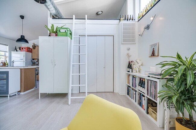 Building Photo - 1717 Missouri St