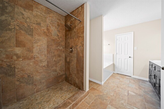 Building Photo - 16307 Split Willow Dr