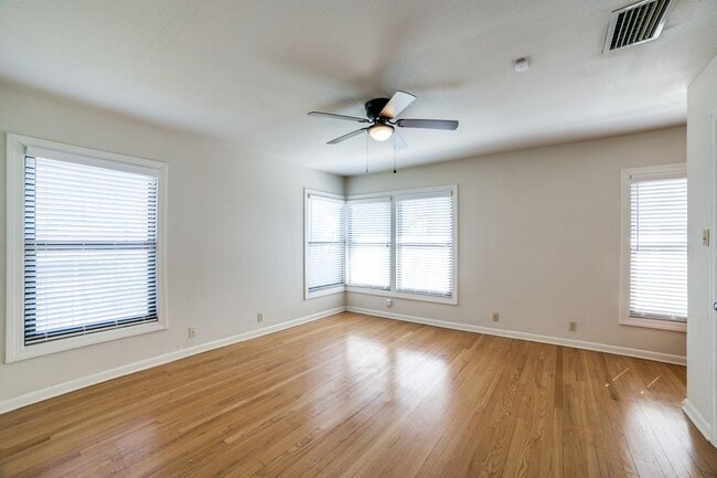 Building Photo - 244 Halcyon Pl