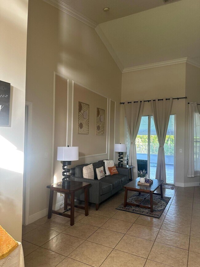 Building Photo - 2347 SW Kent Cir