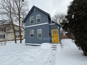 Building Photo - 1004 Garfield Ave NW