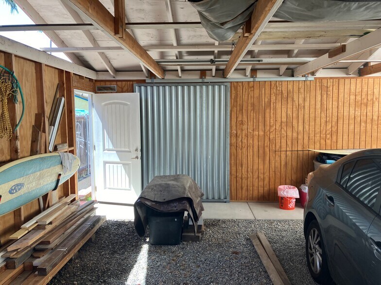 Carport (enclosed & gated) - 4554 Pescadero Ave