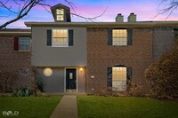 Building Photo - South Bossier Town House
