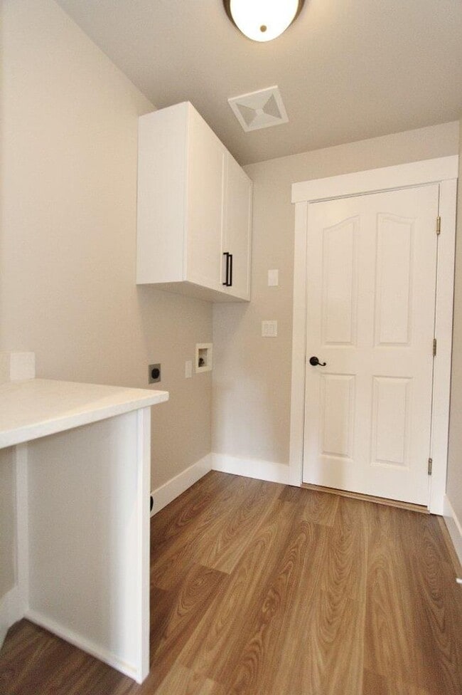 Building Photo - Immaculate Single-Level Home