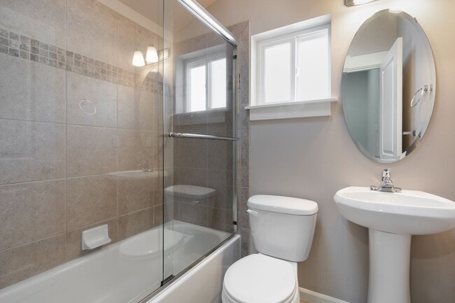 Building Photo - 2bd/2.5ba Seattle Townhome