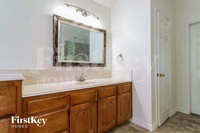 Building Photo - 205 Cedar Ridge Dr