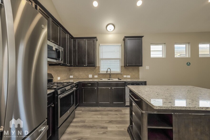 Building Photo - 15938 Cardinal Point