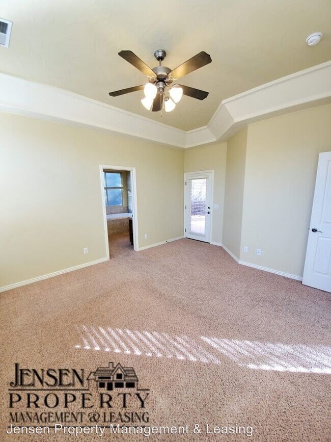Building Photo - 3 br, 2 bath House - 1637 North Sage Drive