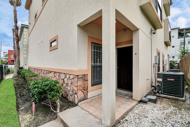 Primary Photo - 2540 Prospect St