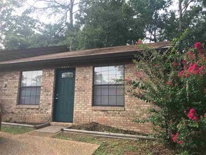 Building Photo - 2360 Hartsfield Way