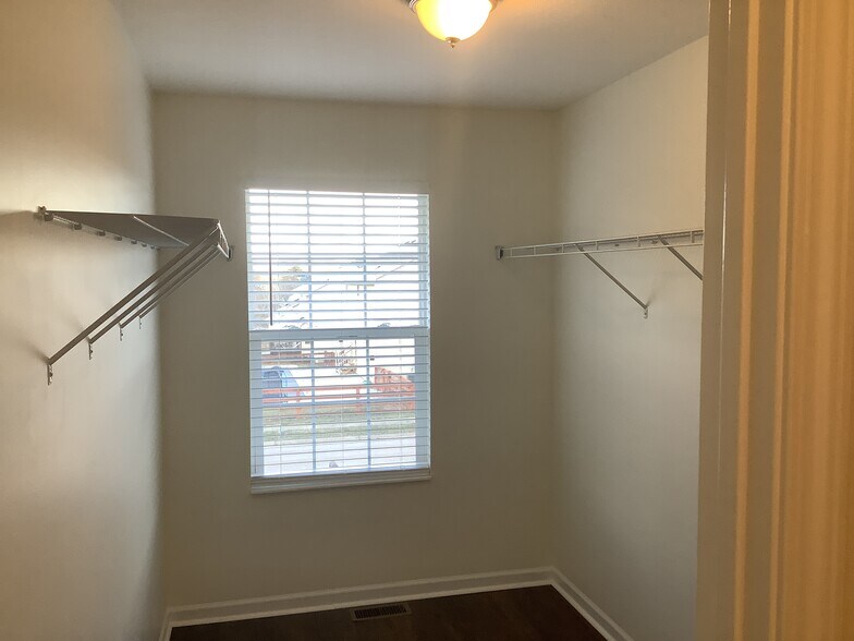 Building Photo - 9911 Codyview Dr