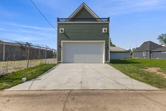 Building Photo - 1405 Deloss St