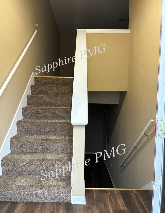 Building Photo - 5621 N Northwood Terrace