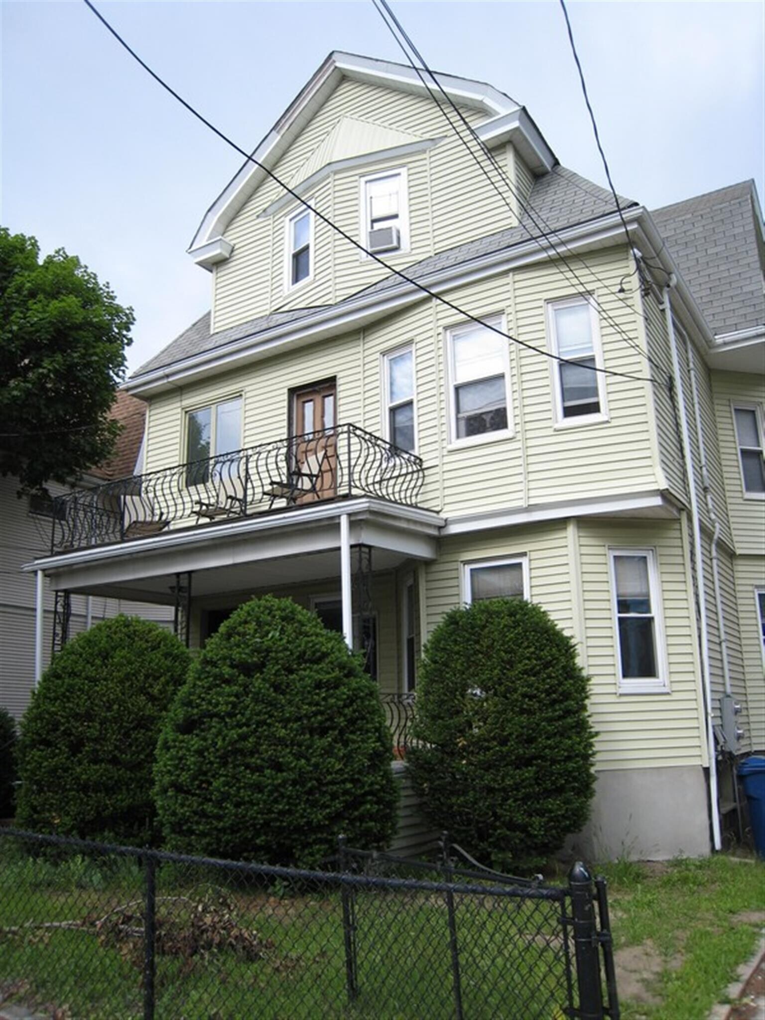 Building Photo - 183 College Ave