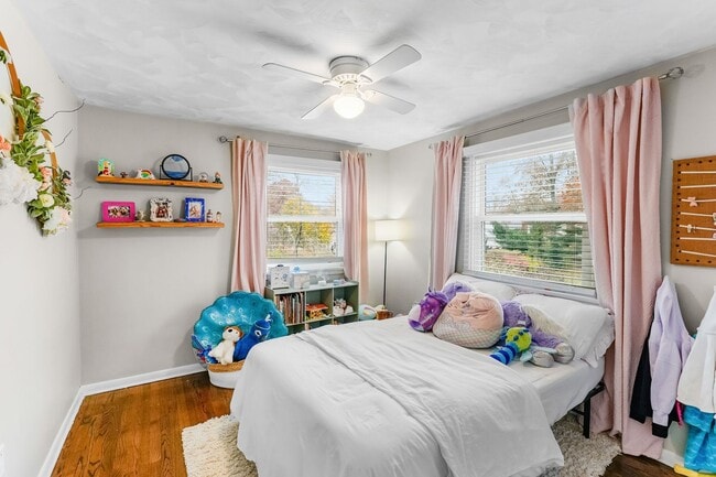 Building Photo - Beautifully Updated 4 Bedroom, 2.5 Bath Home in Fairview