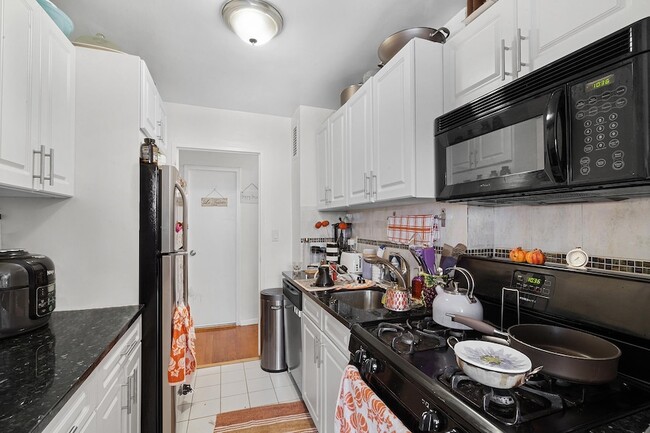 Building Photo - 10 Huron Ave