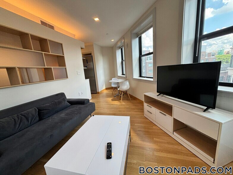 Building Photo - 115 Mt Auburn St