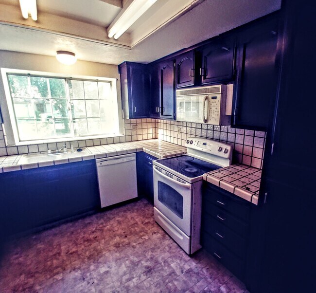 Building Photo - Spacious 3/2 in  Clovis