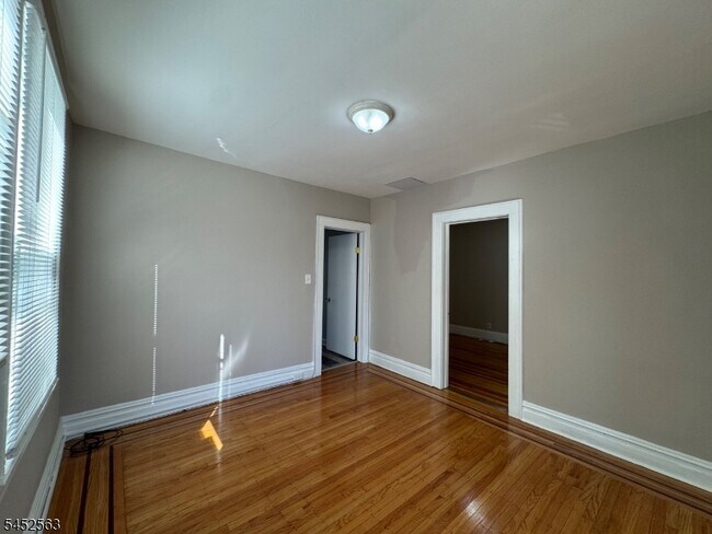 Building Photo - 271 Davis Ave