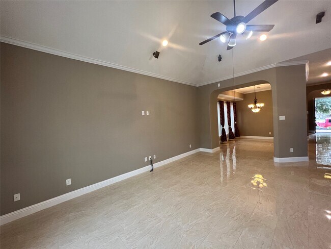 Building Photo - 106 Bella Luce