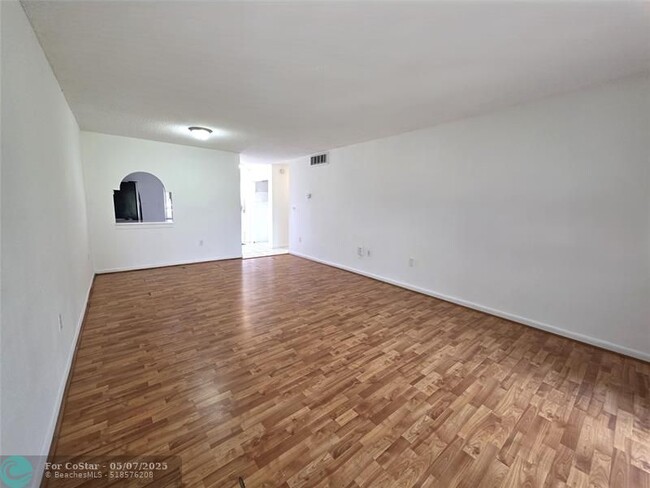 Building Photo - 505 NW 177th St