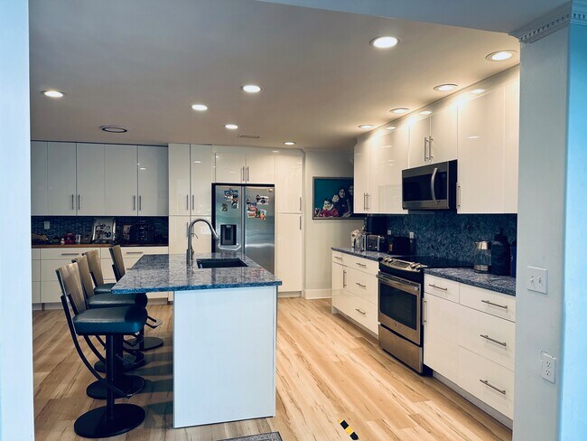 Building Photo - 498 Brightwaters Dr