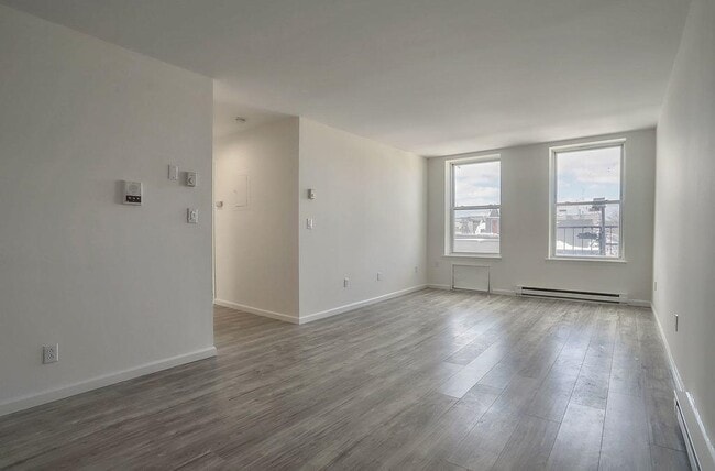 Building Photo - 502 Central Ave