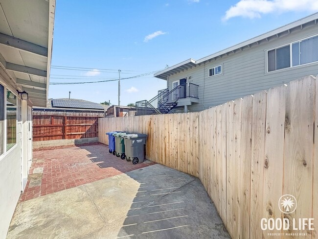 Building Photo - N Citrus Ave