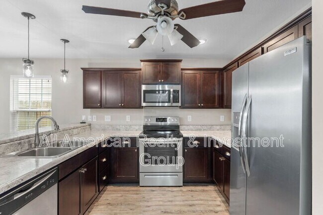 Building Photo - 426 Eisenhower Dr