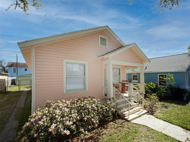 Building Photo - 5111 Ave Q 1/2