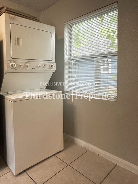 Building Photo - 1861 Bisbee St