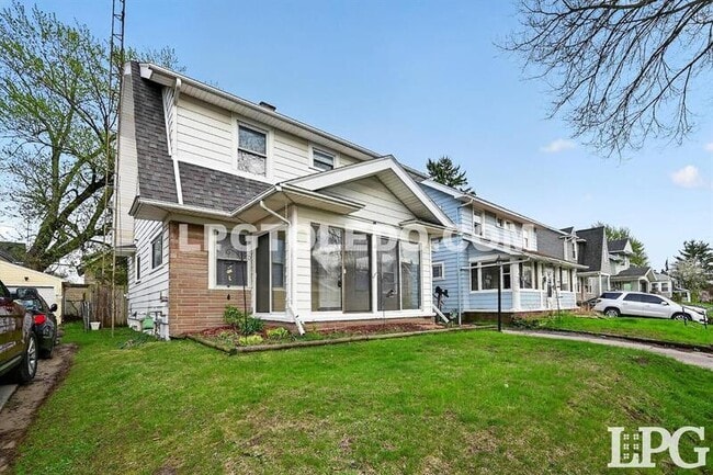 Building Photo - 4120 Parrakeet Ave