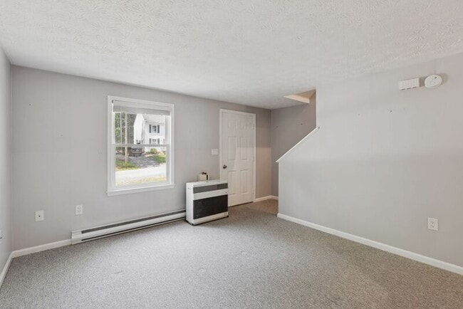 Building Photo - 5 Woodvale Ct