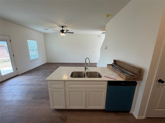 Building Photo - 303 Aaran Way