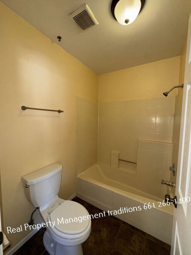 Building Photo - ***FIRST MONTH FREE*** 2 plus 2 condo in l...