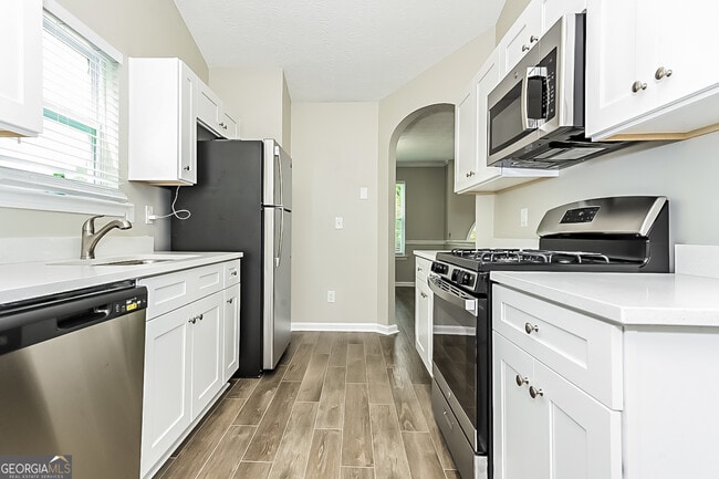 Building Photo - 350 Summer Hill Cir