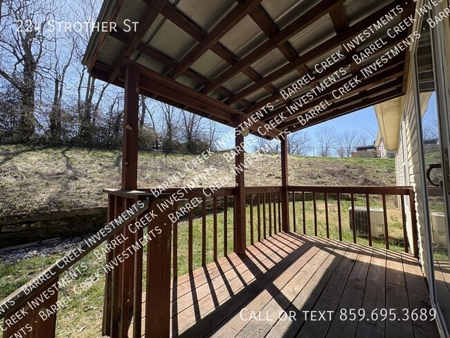 Building Photo - 224 Strother St