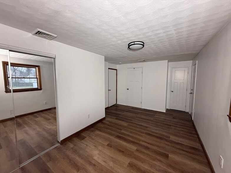 Building Photo - 55 N Belgian Rd