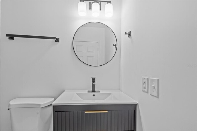 Building Photo - 6001 Tampa Shores Blvd