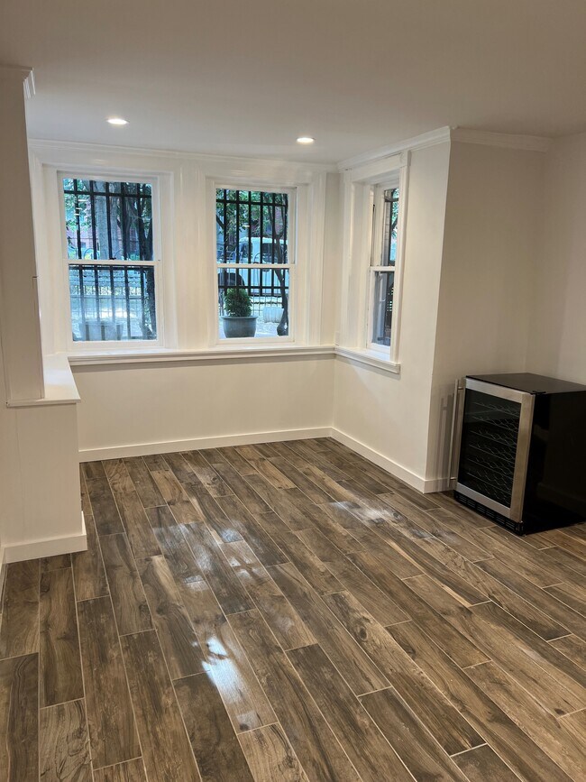 Building Photo - 215 5th St SE