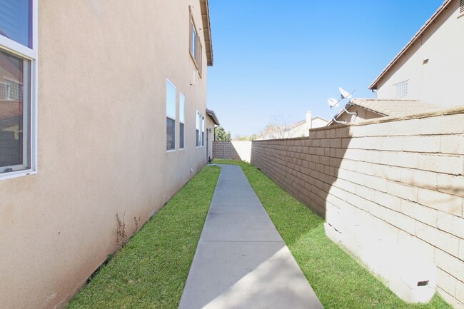 Building Photo - 1212 Lavendar Way